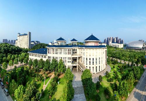 武汉东湖学院本科助学班：食堂